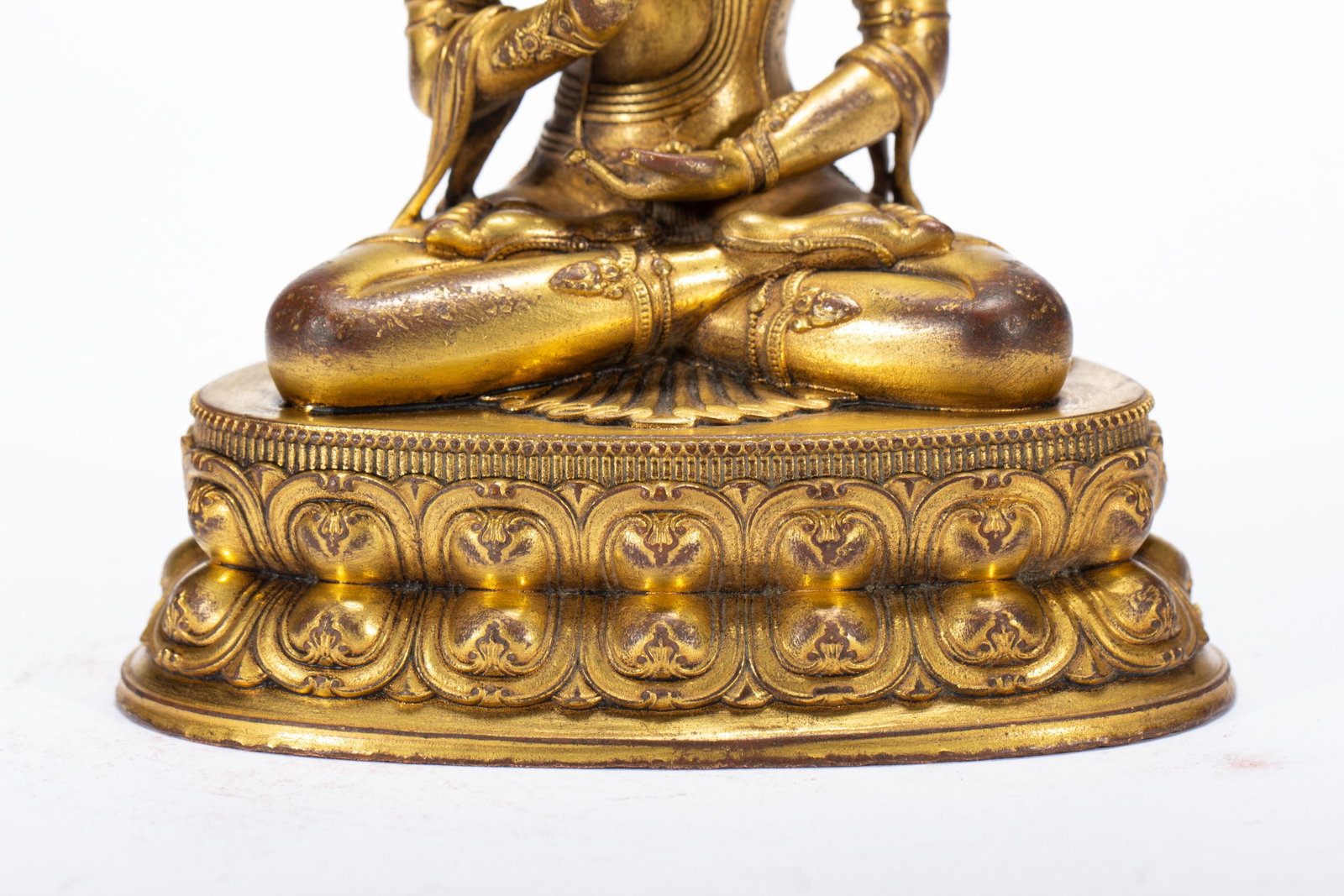 A CHINESE GILT BRONZE BUDDHA FIGURE - 4