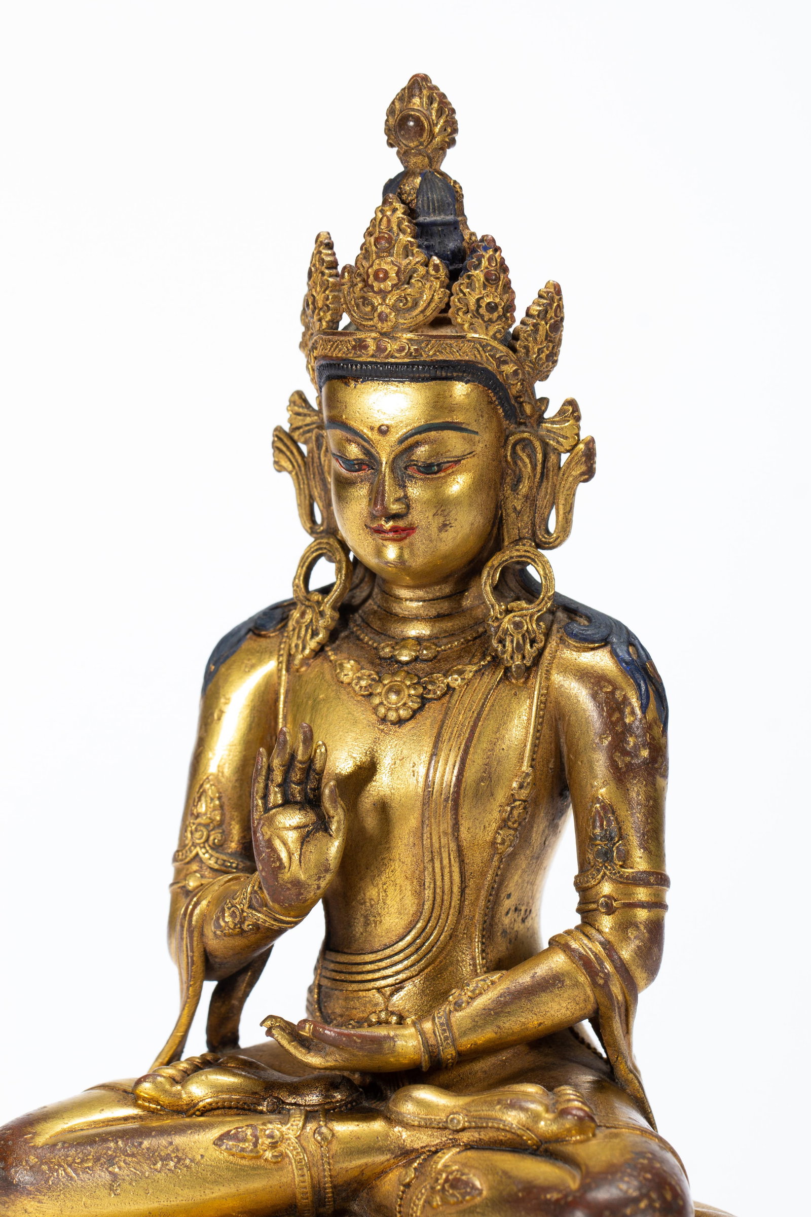 A CHINESE GILT BRONZE BUDDHA FIGURE - 6