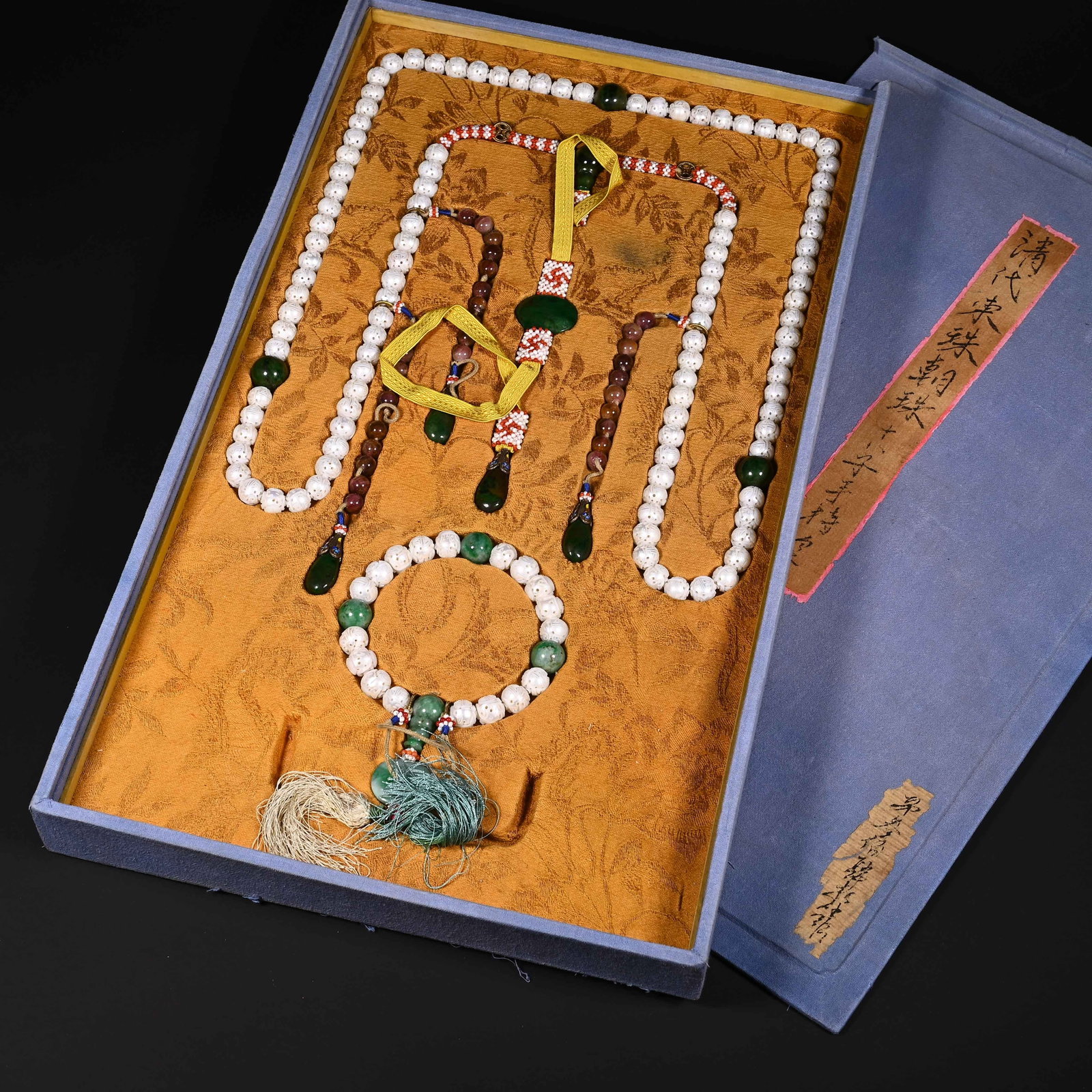 A SET OF CHINESE EAST PEARL COURT NECKLACE AND PRAYER BEADS: A SET OF CHINESE EAST PEARL COURT NECKLACE AND PRAYER BEADS his complete ensemble consists of a formal court chaozhu necklace and a matching handheld prayer bead bracelet, housed within its original f