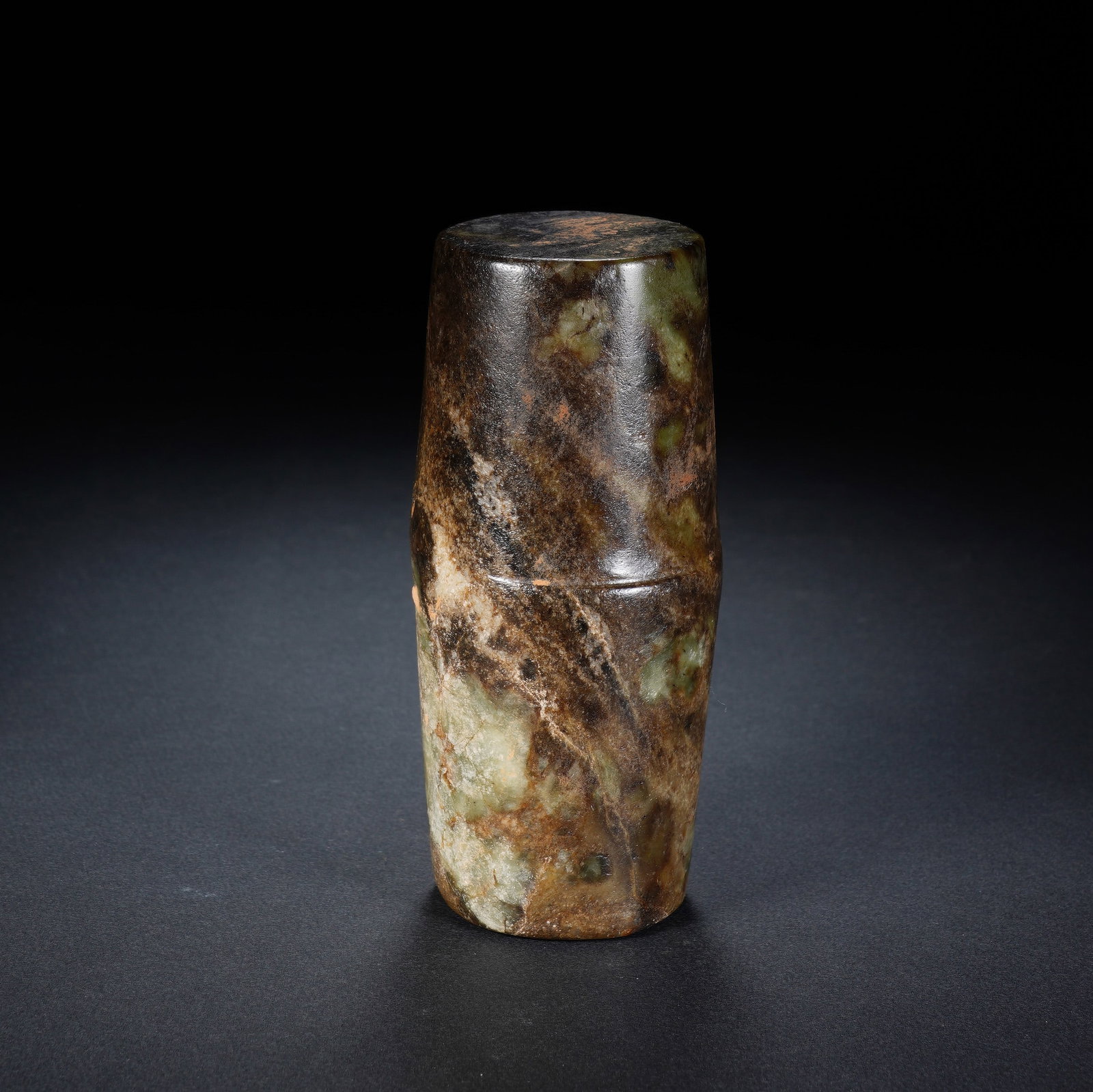 A CHINESE ARCHAIC CYLINDRICAL JADE BEAD LEZI: A CHINESE ARCHAIC CYLINDRICAL JADE BEAD LEZI This jade lezi tube measures 5.5cm in diameter and 11.5cm in height, weighing 572 grams. Shaped like a segmented bamboo stalk with a single recessed horizo