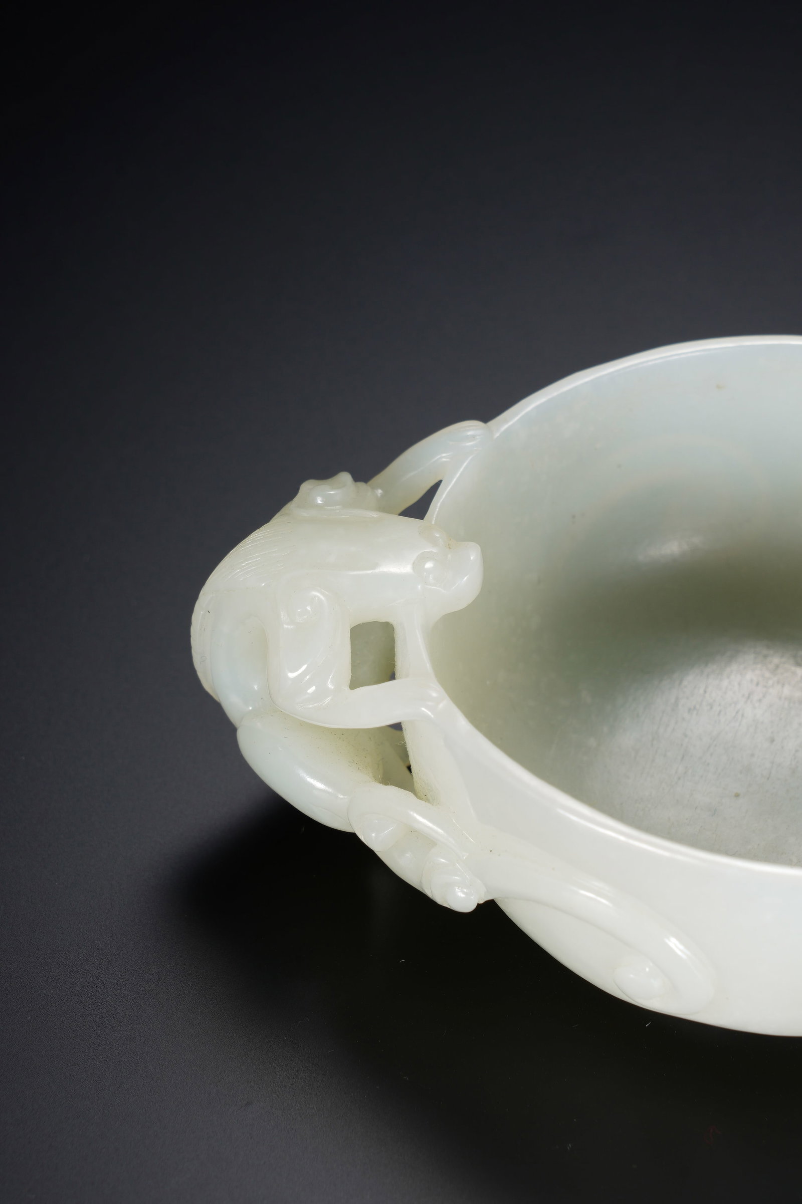 A CHINESE WHITE JADE CUP WITH TWIN CHILONG HANDLES - 2