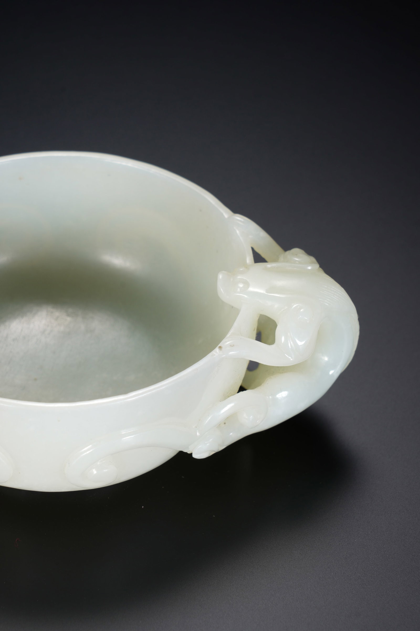A CHINESE WHITE JADE CUP WITH TWIN CHILONG HANDLES - 3