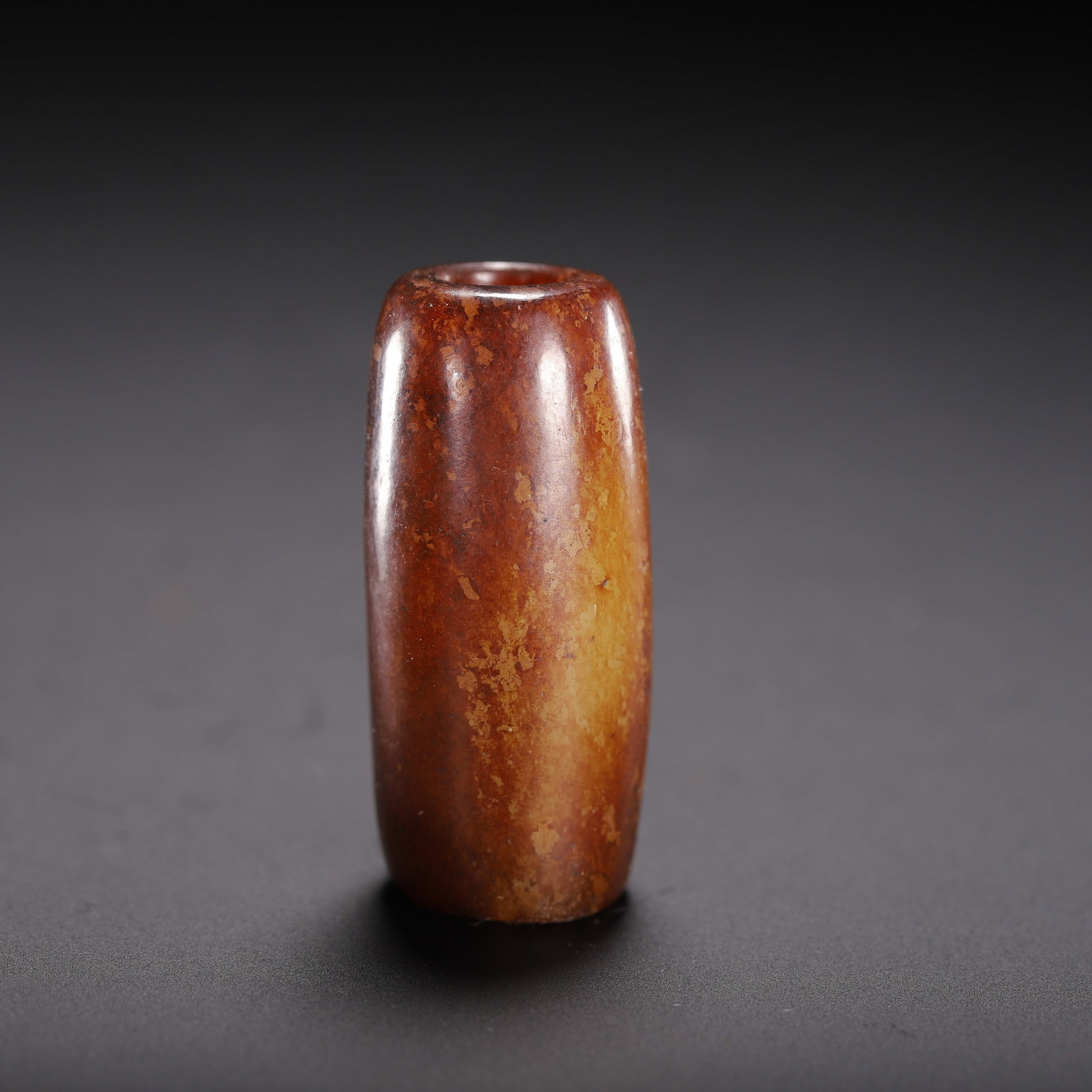 A CHINESE HETIAN JADE CYLINDRICAL LEZI PENDANT (1 of 9)