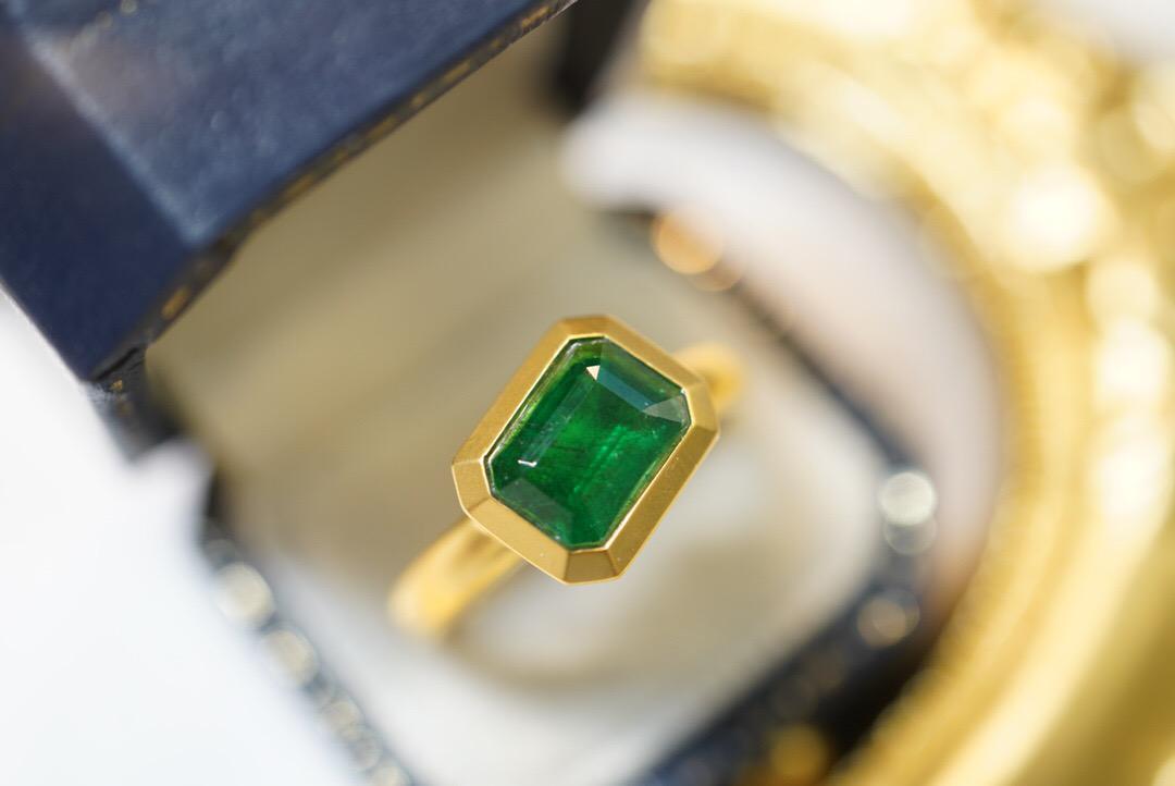 14K Yellow Gold 1.05 CT Emerald Ring (1 of 9)