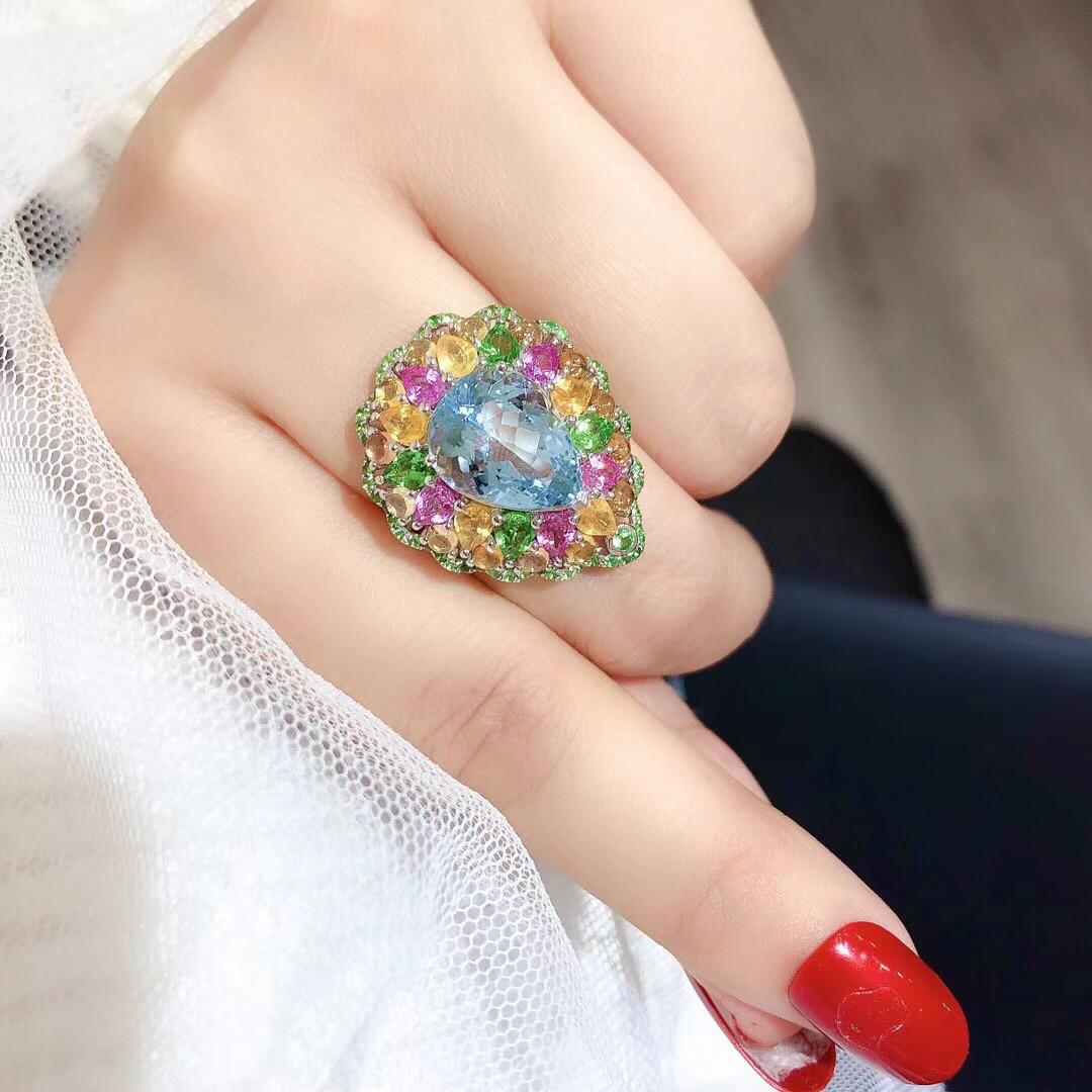 14K White Gold 6.39 CT Aquamarine & Tsavorite Ring: Ref:202205838 Gold Content:14K White Gold For people:Women Total Item Weight:8.95grams Ring Size:7.25US Main Stone:Aquamarine Number of stones:1 Shape:Pear Carat Total Wt:6.39ct Color:Blue Cut Grade: