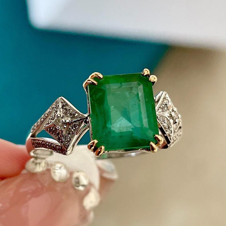 14K White Gold 4.5 CT Emerald & Diamond Ring (1 of 7)
