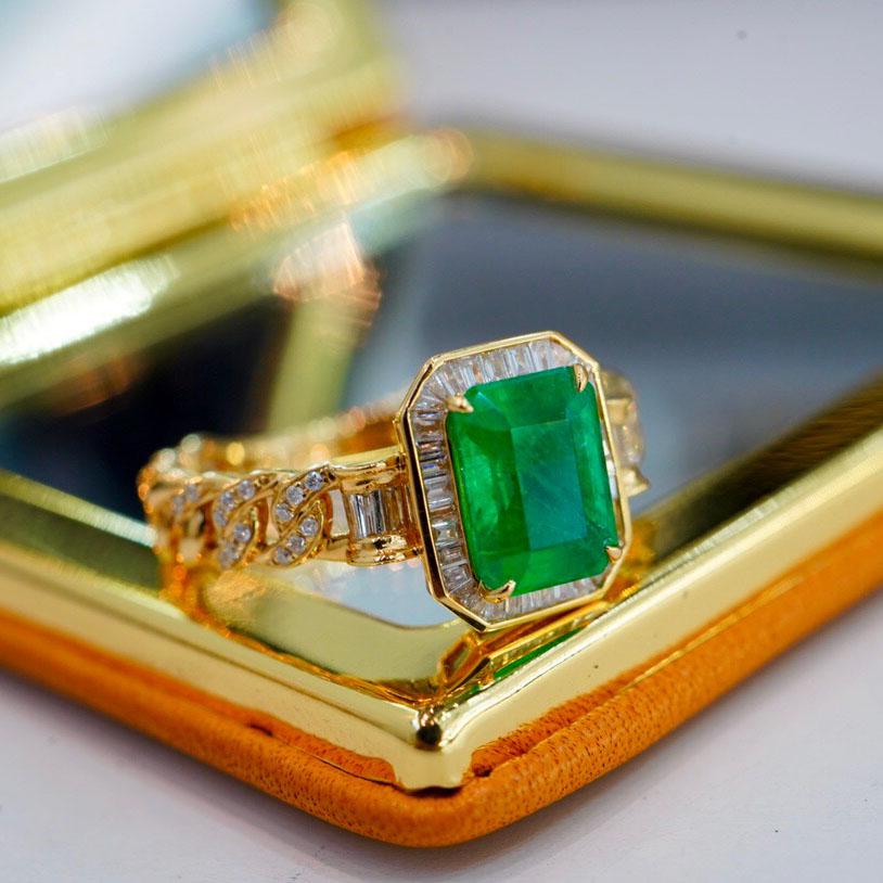 14K Yellow Gold 1.35 CT Emerald & Diamond Ring (1 of 10)
