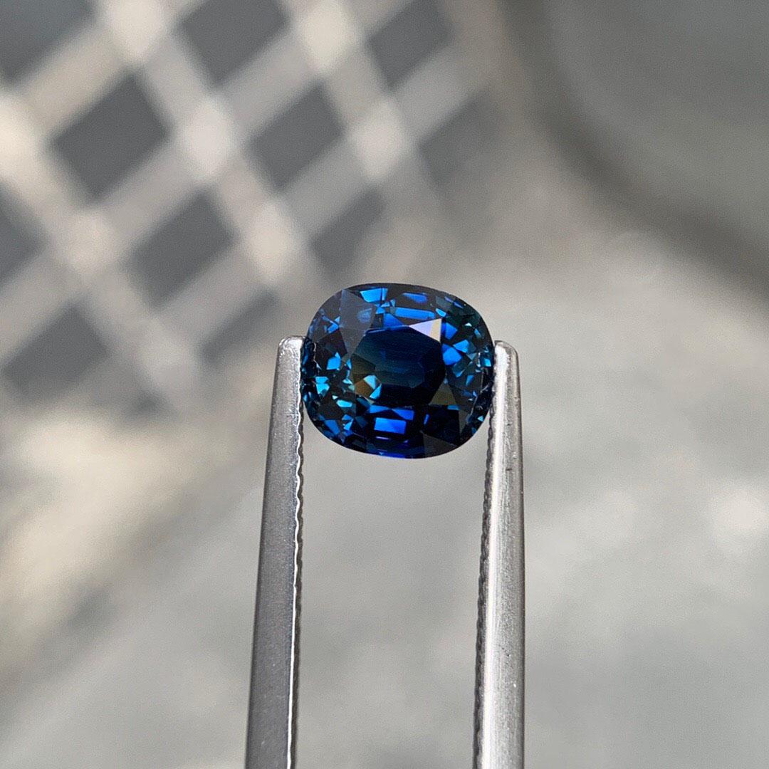 2.46 CT  Natural Blue Sapphire Loose stone (1 of 6)