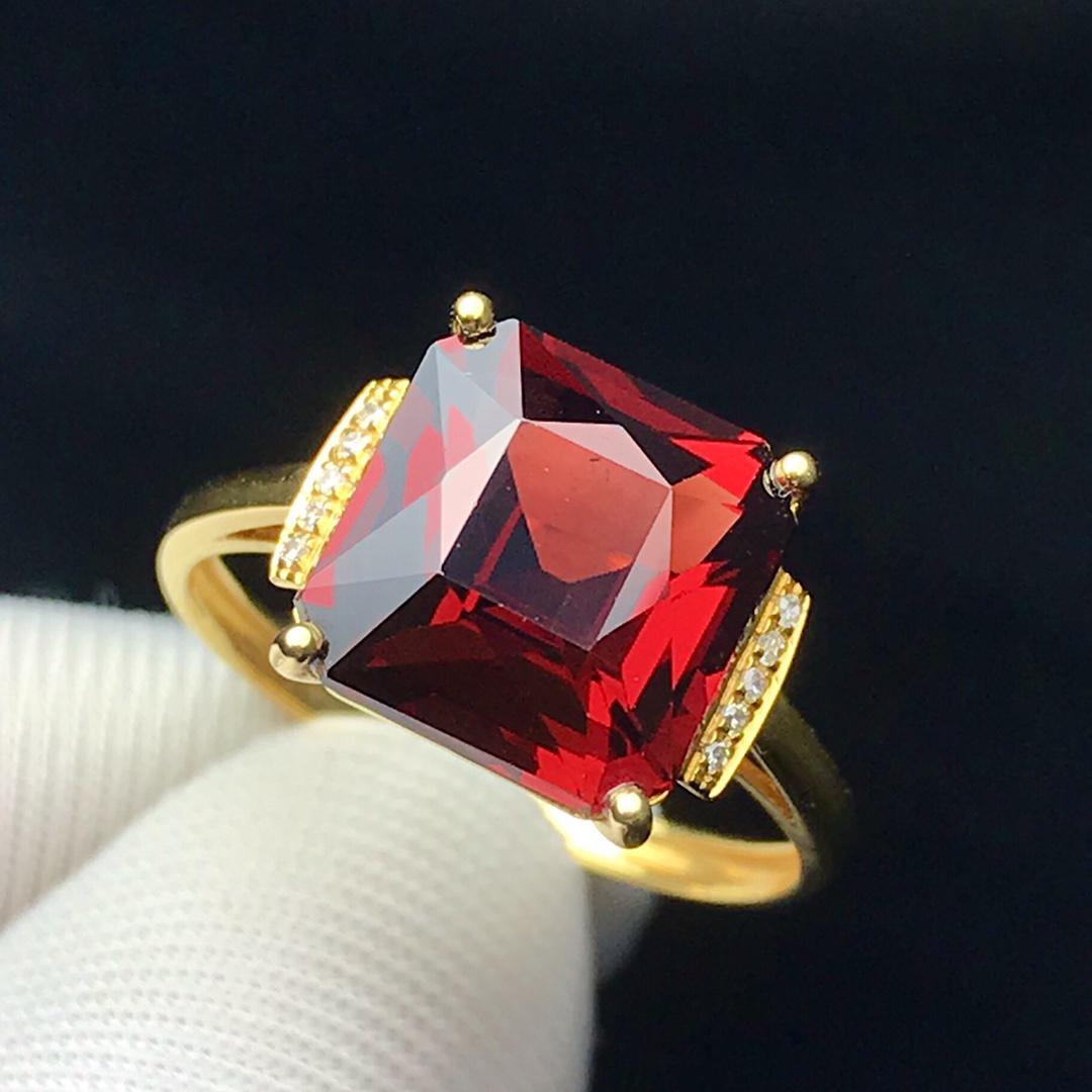 14K Yellow Gold 4.2 CT Garnet & Diamond Ring (1 of 4)
