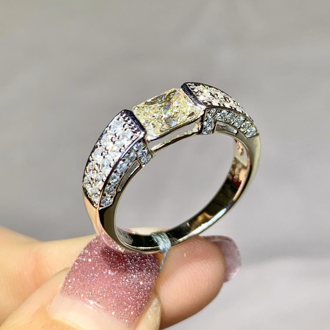 14K gold 1.715 CTW Yellow Diamond Ring: Ref:2022928512 Gold Content:14K gold For people:Women Ring Size:7.25us Main Stone:Diamond Number of stones:1 Shape:Cushion Carat Total Wt:1.035ct Clarity Grade:SI1 Color:Yellow Cut Grade:G