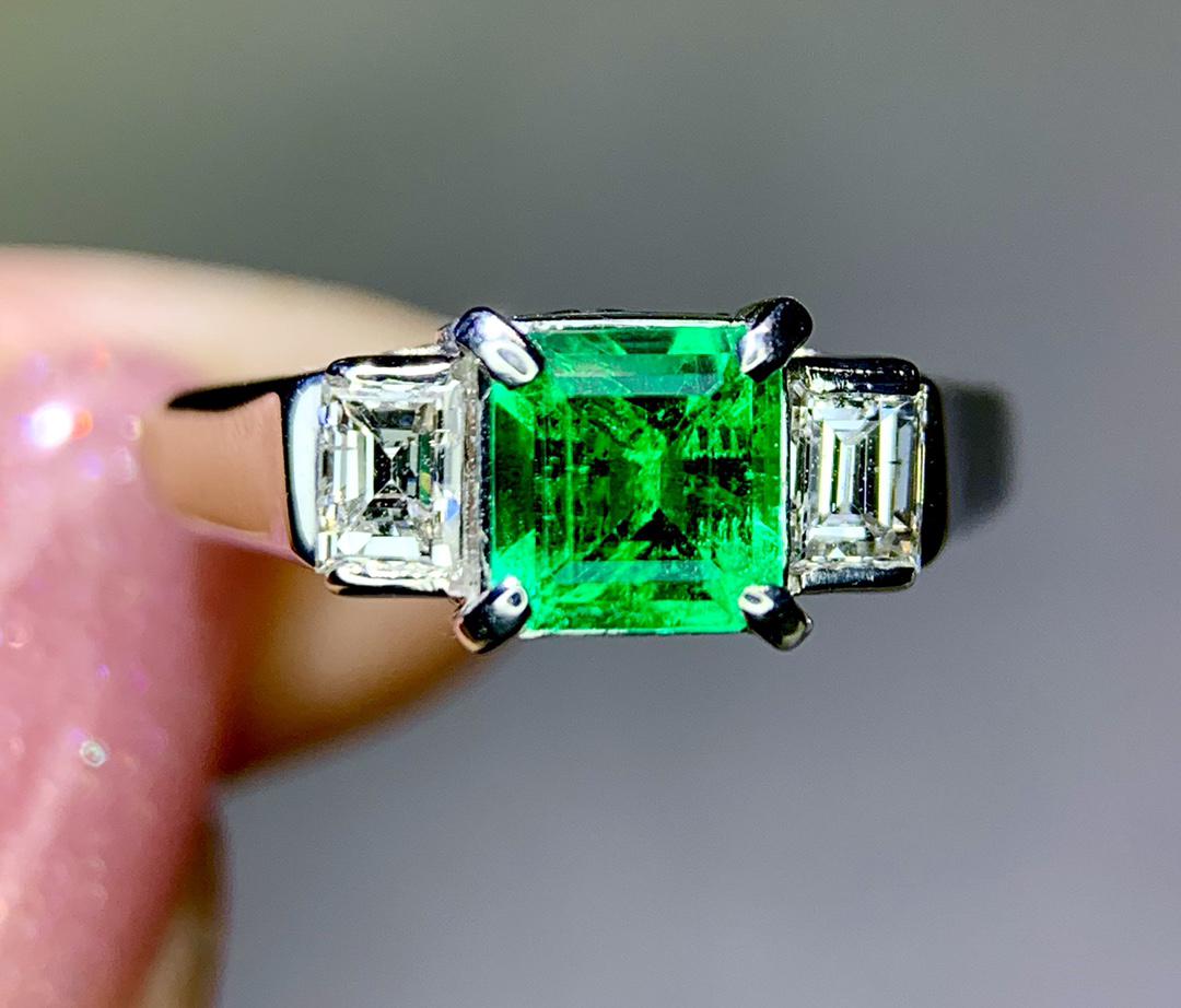 14k GOLD 1.28 CTW Emerald & Diamond Ring (1 of 6)