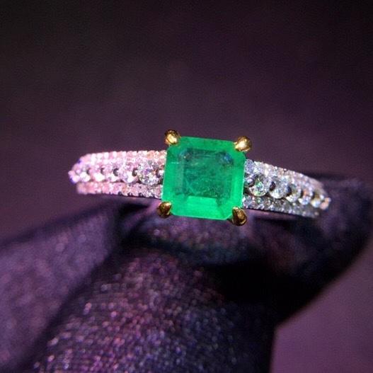 14K White Gold 0.97 CT Emerald & Diamond Ring (1 of 10)