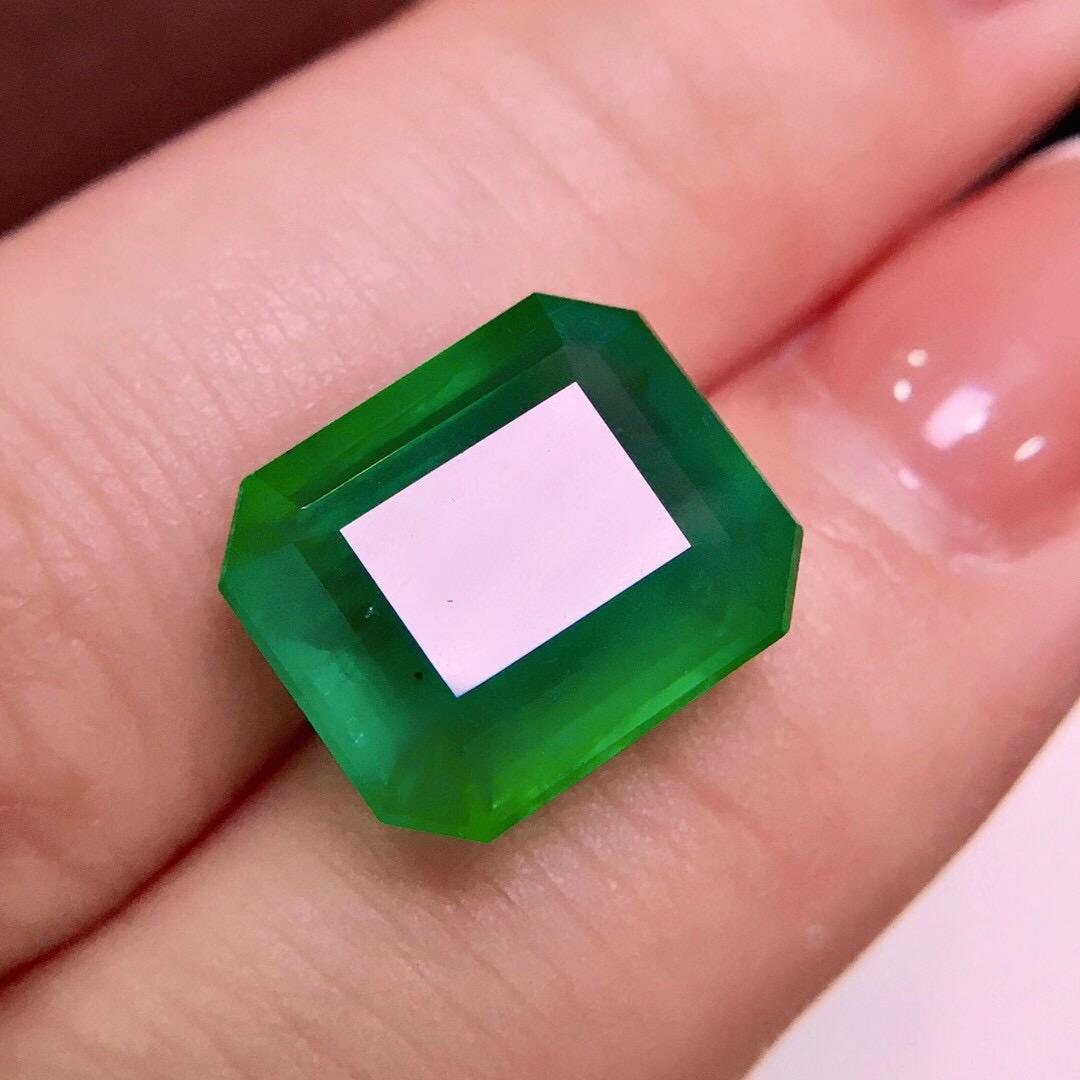 7.3 CT  Natural Green Emerald Loose stone (1 of 5)