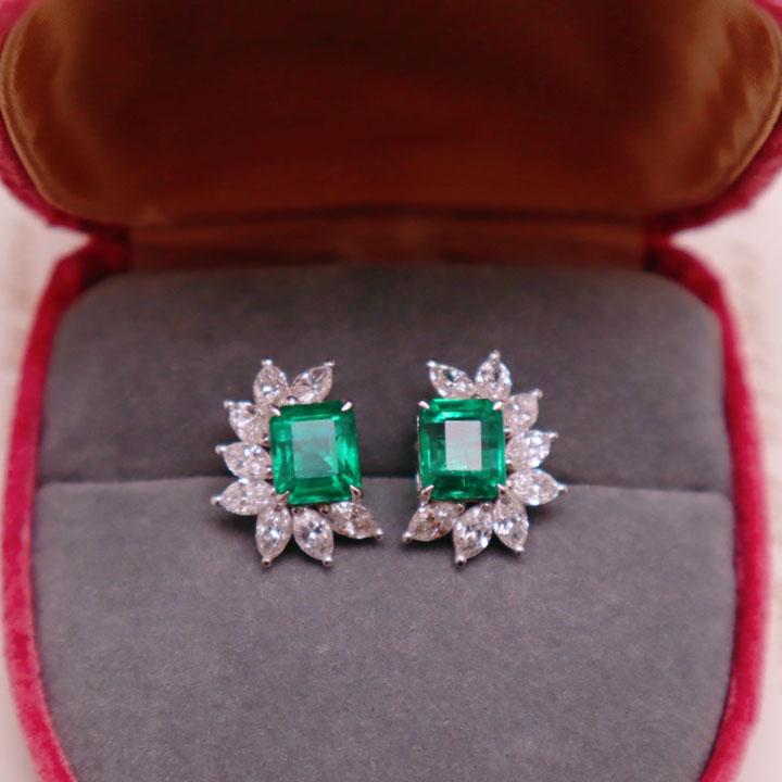 14K White Gold 4.92 CTW Emerald & Diamond Earrings: Ref:23229011 Gold Content:14K White Gold For people:Women Total Item Weight:4.05grams Main Stone:Emerald Number of stones:2 Shape:Emerald Carat Total Wt:3.32ct Color:Green Cut Grade:G Adjacent