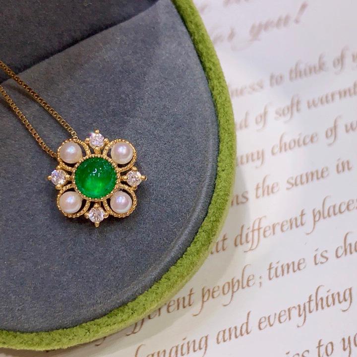 14K Yellow Gold 0.68 CTW Vivid Green Emerald & Diamond Pendant (1 of 8)