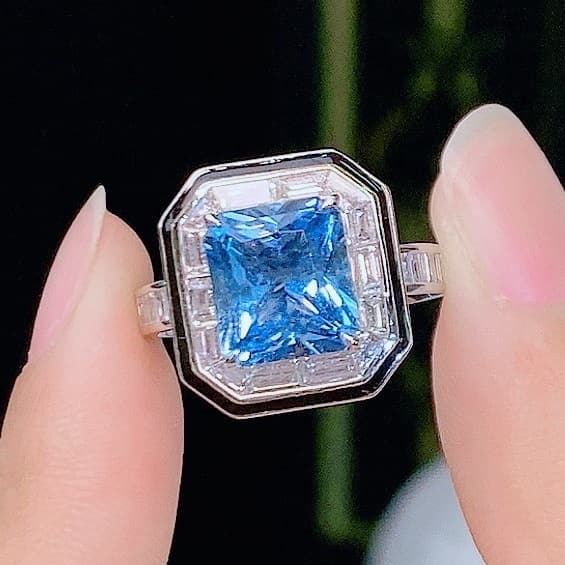 14K GOLD 4.29 CTW VIVID BLUE NATURAL AQUAMARINE & DIAMOND RING (1 of 6)