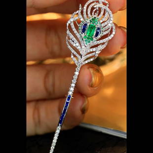 14K GOLD 0.90 CTW VIVID GREEN NATURAL EMERALD & SAPPHIRE BROOCH: Ref:230662205 Gold Content:14K Gold Main Gemstone:Emerald Shape:Multiply Carat Weight:0.40ct Color:Vivid Green Treatment:Natural Cut Grade:G Adjacent Gemstone 2 : Sapphire Shape:Multiply Carat