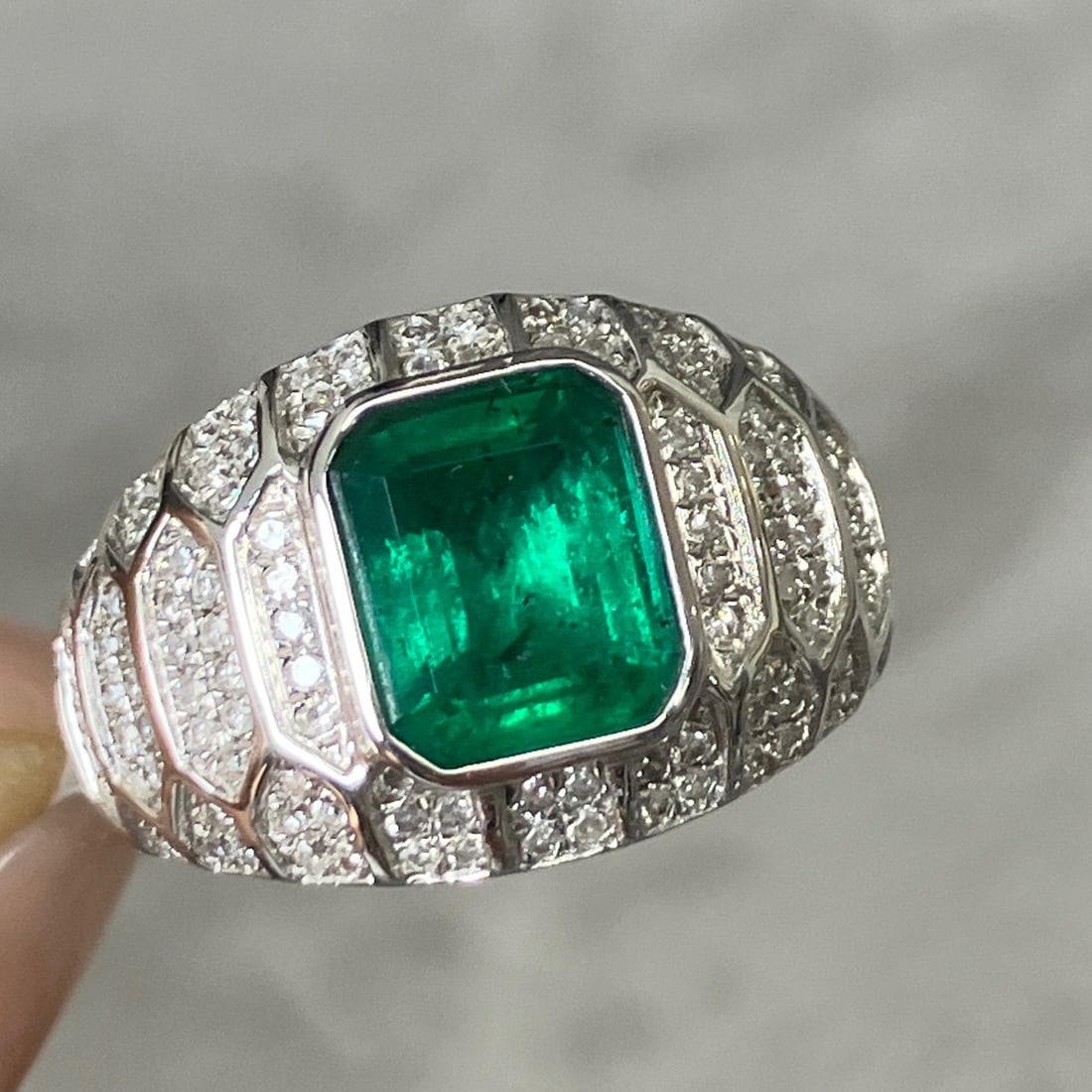 14K GOLD 2.45 CTW VIVID GREEN NATURAL EMERALD & DIAMOND RING (1 of 8)