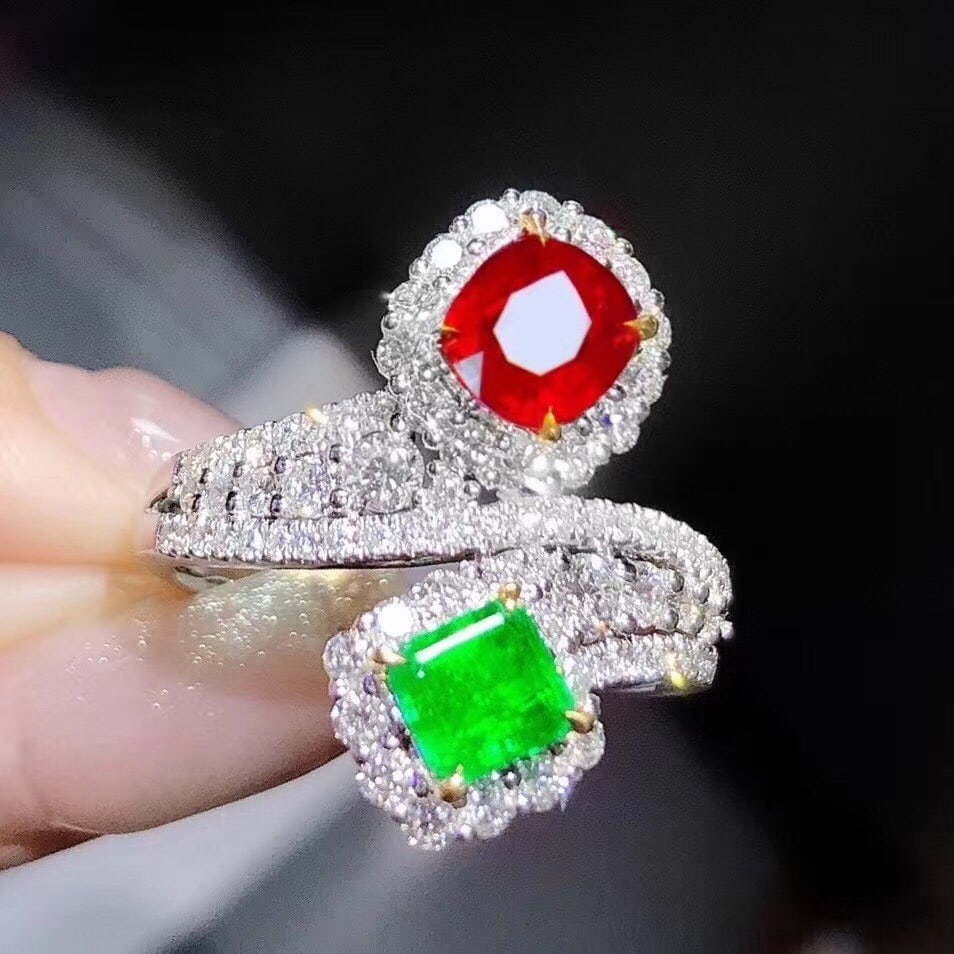 14K GOLD 1.33 CTW VIVID GREEN NATURAL EMERALD & DIAMOND RING (1 of 7)