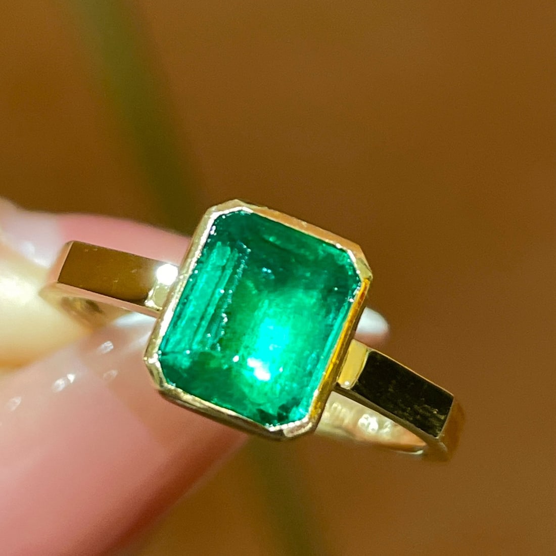 14K GOLD 1.8 CT VIVID GREEN NATURAL EMERALD RING (1 of 7)