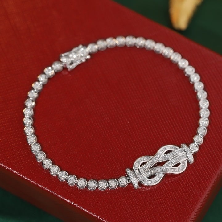 14K GOLD 1 CT NATURAL H DIAMOND BRACELET: Ref:230693313 Gold Content:14K Gold Main Gemstone:Diamond Shape:Multiply Carat Weight:1ct Clarity Grade:VS2 Color:H Treatment:Natural Cut Grade:G