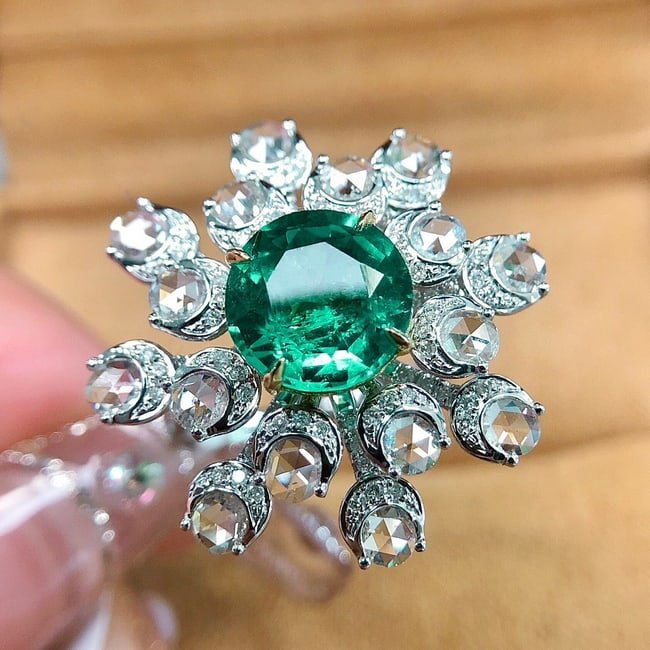 14K GOLD 3.16 CTW INTENSE GREEN NATURAL EMERALD & DIAMOND RING: Ref:230693087 Gold Content:14K Gold Ring Size:7.25US Main Gemstone:Emerald Number of stones:1 Shape:Round Carat Weight:2.03ct Color:Intense Green Treatment:Natural Cut Grade:G Adjacent Gemston
