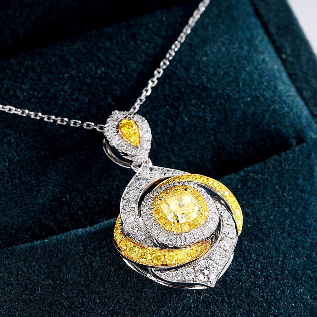 14K GOLD 1.38 CTW NATURAL YELLOW DIAMOND & DIAMOND NECKLACE: Ref:230695264 Gold Content:14K Gold Main Gemstone:Yellow Diamond Number of stones:1 Shape:Cushion Carat Weight:0.51ct Color:Yellow Treatment:Natural Cut Grade:G Adjacent Gemstone 2 : Diamond S