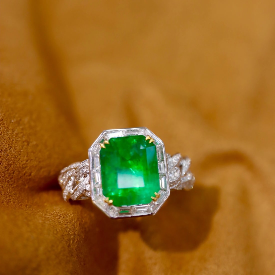 14K GOLD 4.65 CTW VIVID GREEN NATURAL EMERALD & DIAMOND RING (1 of 5)