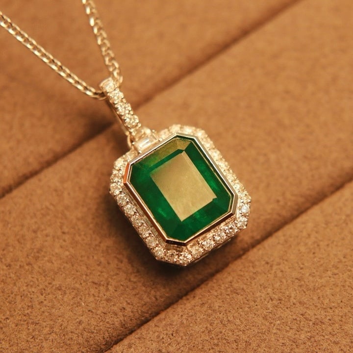 14K GOLD 5.27 CTW VIVID GREEN NATURAL EMERALD & DIAMOND PENDANT (1 of 5)