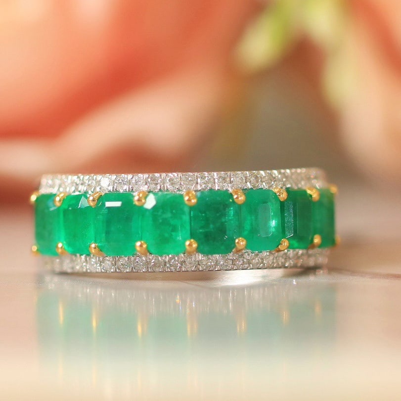 14K GOLD 1.95 CTW VIVID GREEN NATURAL EMERALD & DIAMOND RING: Ref:230747232 Gold Content:14K Gold Ring Size:7.25US Main Gemstone:Emerald Shape:Octagonal Carat Weight:1.74ct Color:Vivid Green Treatment:Natural Cut Grade:G Adjacent Gemstone 2 : Diamond Sha