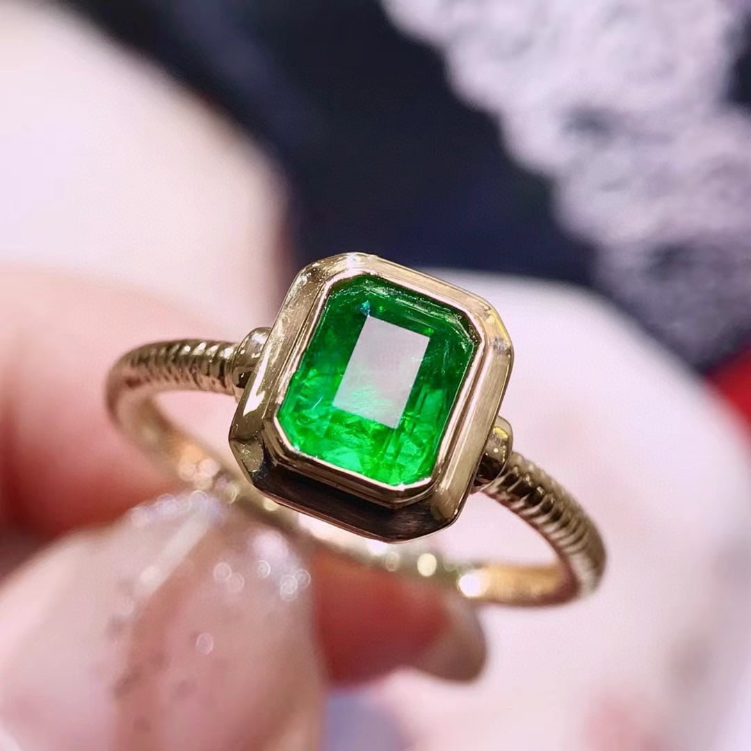 14K GOLD 0.8 CT VIVID GREEN NATURAL EMERALD RING (1 of 5)