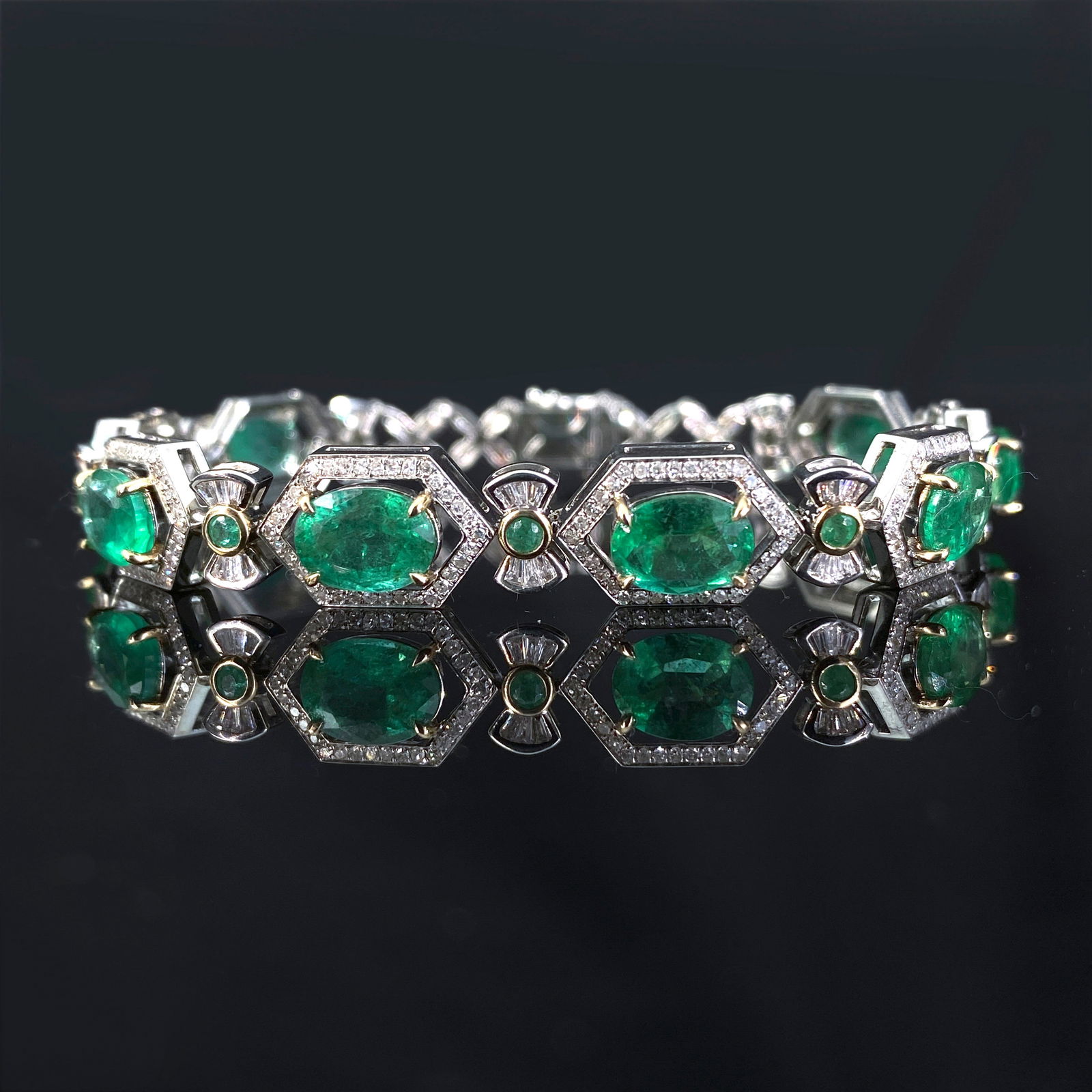 14K GOLD 10.61 CTW NATURAL EMERALD & DIAMOND BRACELET (1 of 8)