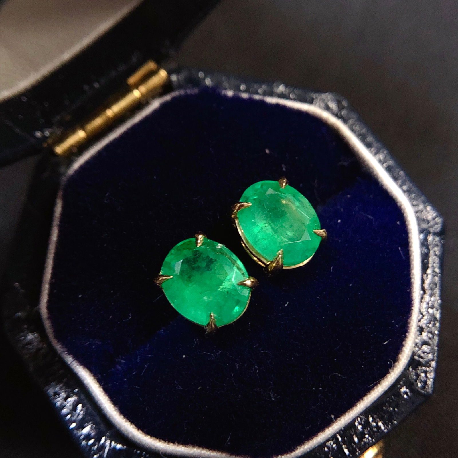 14K GOLD 1.08 CT VIVID GREEN NATURAL EMERALD & SOLITAIRE EARRINGS (1 of 7)