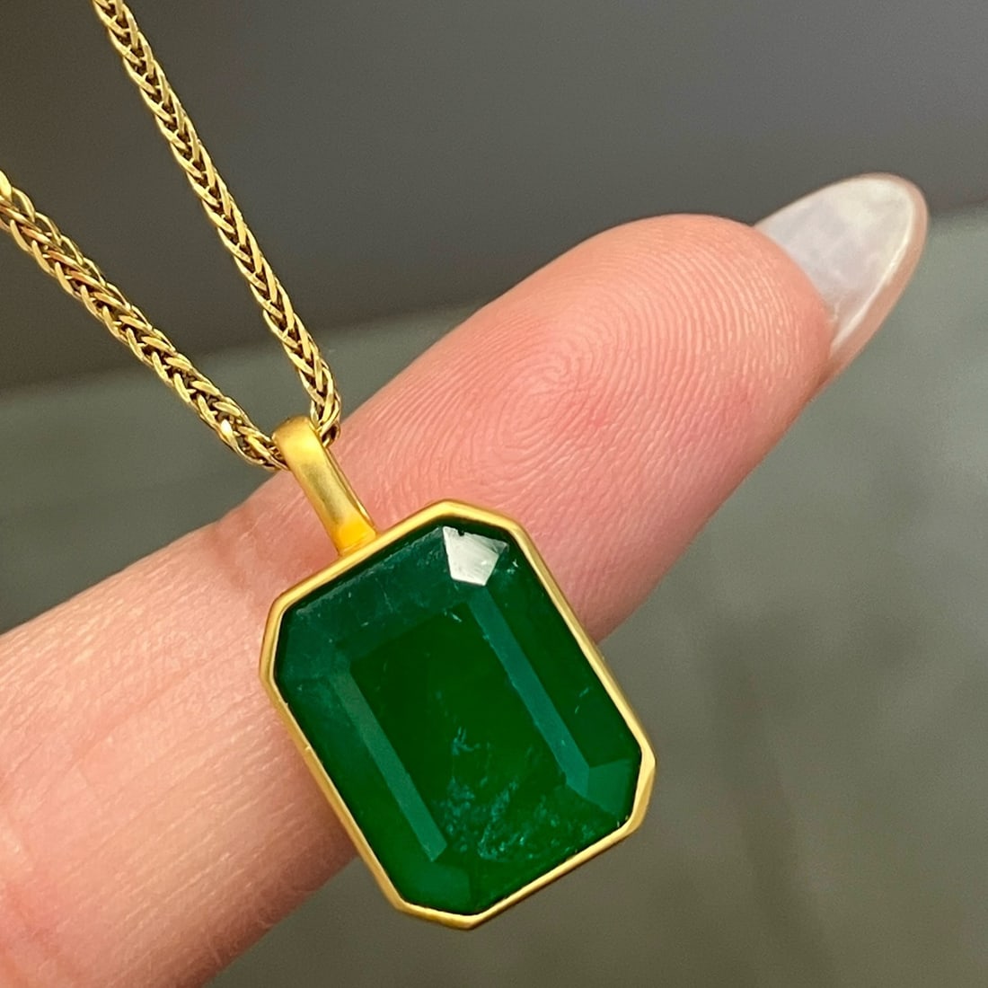 14K GOLD 6.11 CT VIVID GREEN NATURAL EMERALD PENDANT (1 of 6)