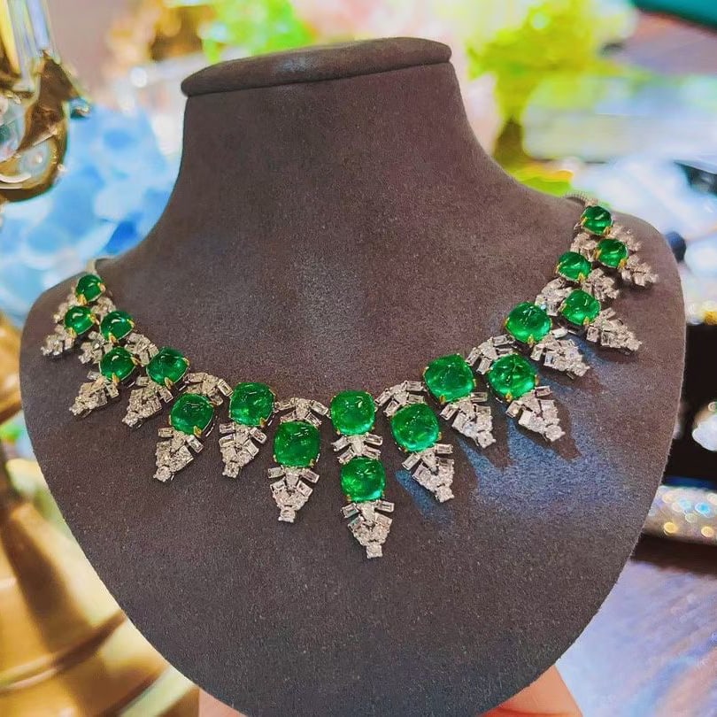 14K GOLD 20.7 CT VIVID GREEN NATURAL EMERALD & DIAMOND NECKLACE (1 of 9)