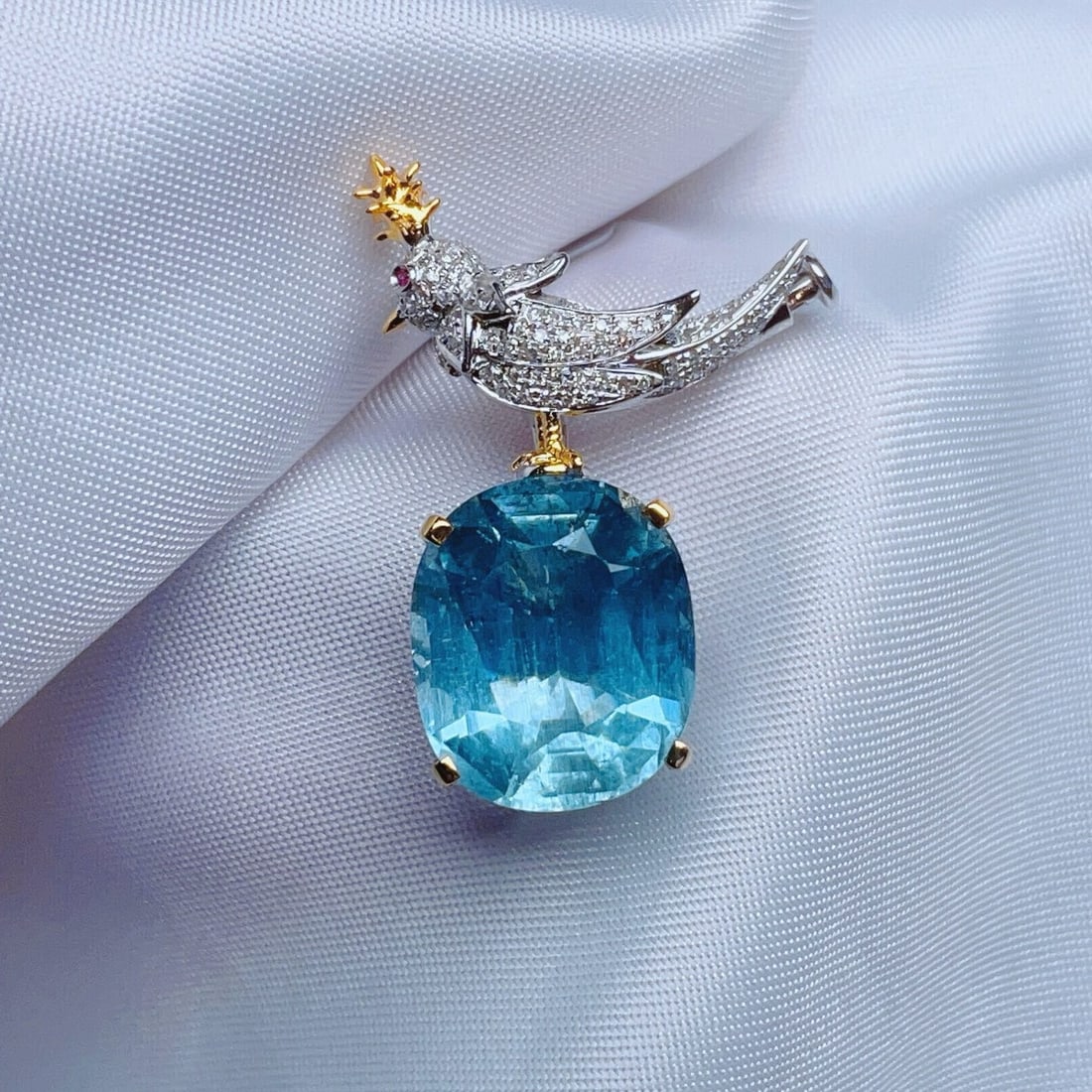 14K GOLD 10.3 CT VIVID BLUE NATURAL AQUAMARINE & DIAMOND BROOCH (1 of 5)