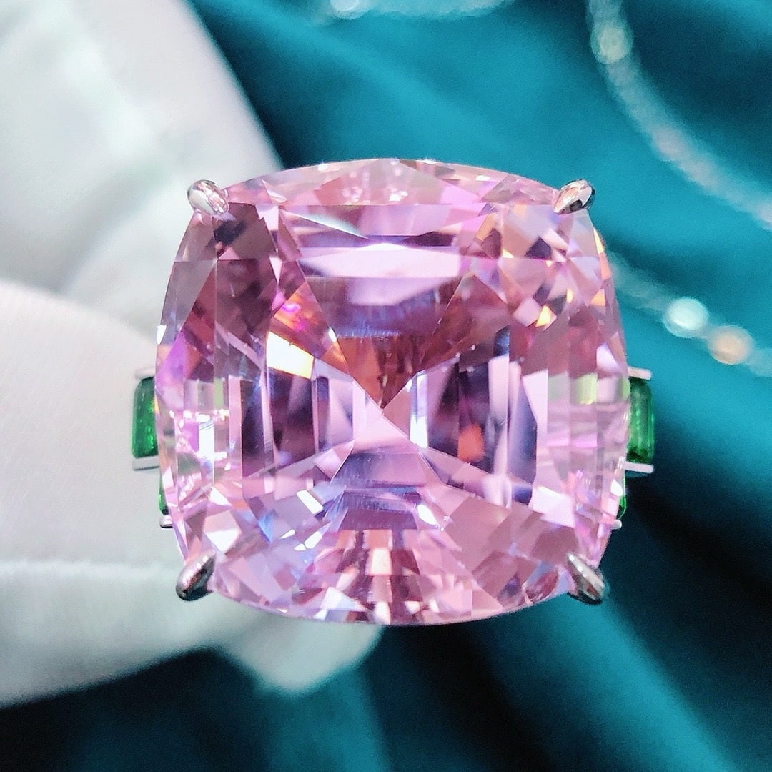 NULL 32.31 CTW NATURAL KUNZITE & SAPPHIRE & SOLITAIRE RING (1 of 7)