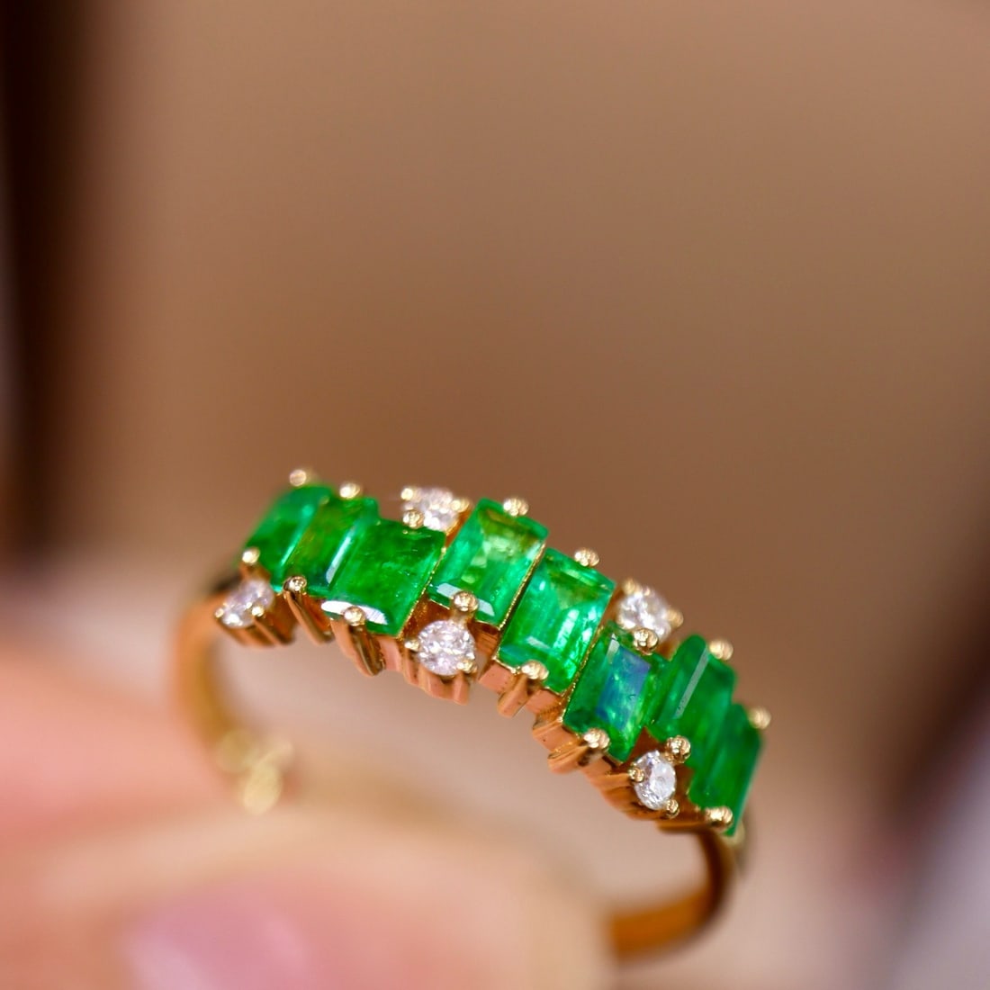 14K GOLD 1.10 CTW VIVID GREEN NATURAL EMERALD & DIAMOND RING: Ref:230808145 Gold Content:14K Gold Ring Size:7.25US Main Gemstone:Emerald Shape:Rectangle Carat Weight:1.0ct Color:Vivid Green Treatment:Natural Adjacent Gemstone 2 : Diamond Shape:Round Cara