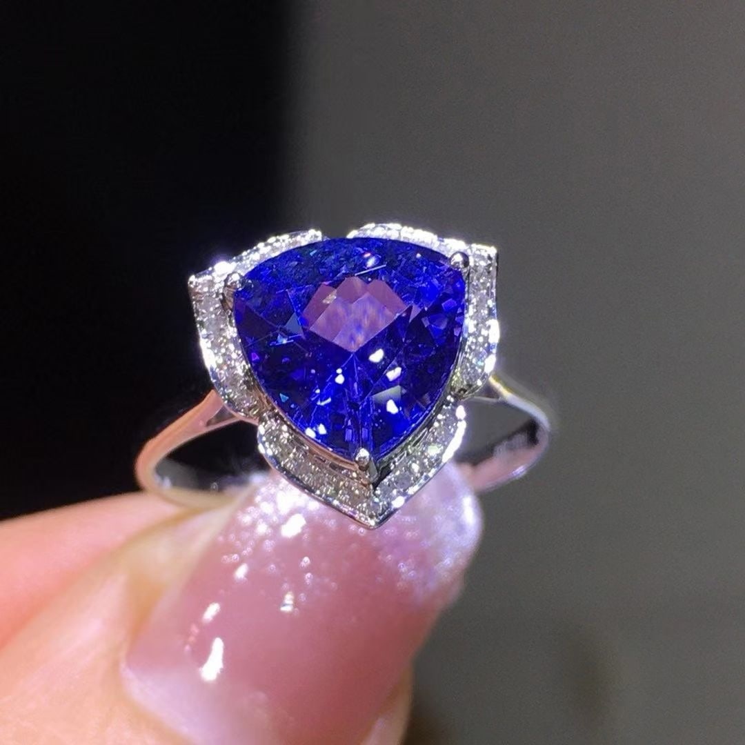 14K GOLD 4.5 CT NATURAL TANZANITE & DIAMOND RING (1 of 6)