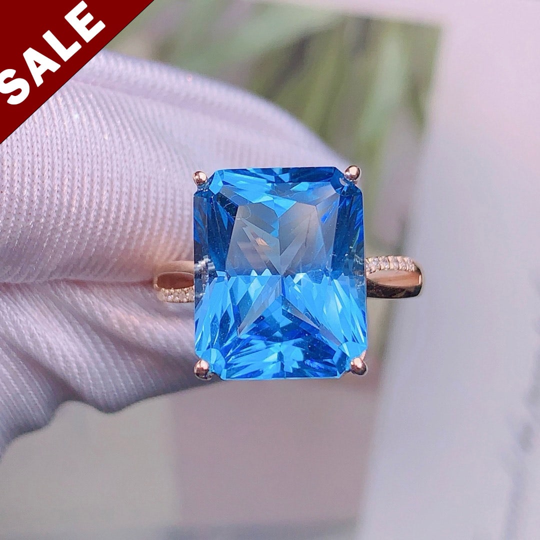 14K GOLD 9.38 CTW NATURAL TOPAZ & DIAMOND RING: Ref:230794036 Gold Content:14K Gold Ring Size:7.25US Main Gemstone:Topaz Number of stones:1 Shape:Octagonal Carat Weight:9.35ct Color:Blue Treatment:Natural Adjacent Gemstone 2 : Diamond Numbe