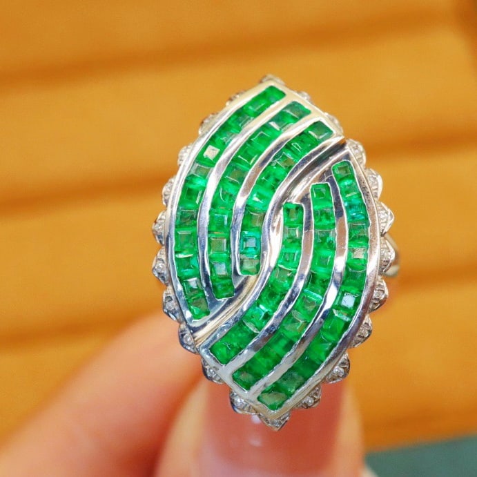 14K GOLD 7.26 CTW VIVID GREEN NATURAL EMERALD & DIAMOND RING: Ref:230839084 Gold Content:14K Gold Ring Size:7.25US Main Gemstone:Emerald Shape:Princess Carat Weight:7.20ct Color:Vivid Green Treatment:Natural Adjacent Gemstone 2 : Diamond Shape:Round Cara