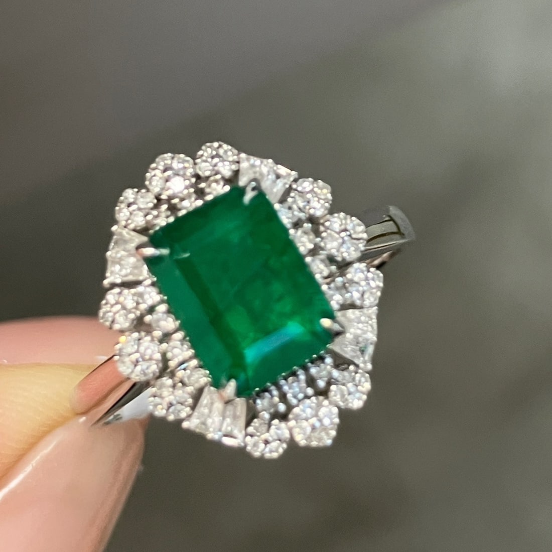 14K GOLD 1.90 CTW NATURAL EMERALD & DIAMOND RING (1 of 3)