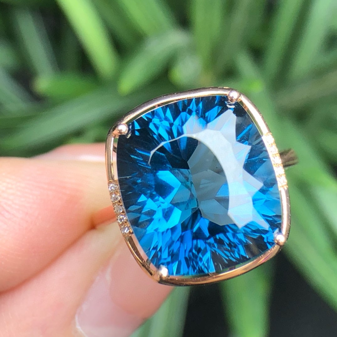 14k Gold 10.5 Ct Natural Topaz & Diamond Ring (1 of 7)