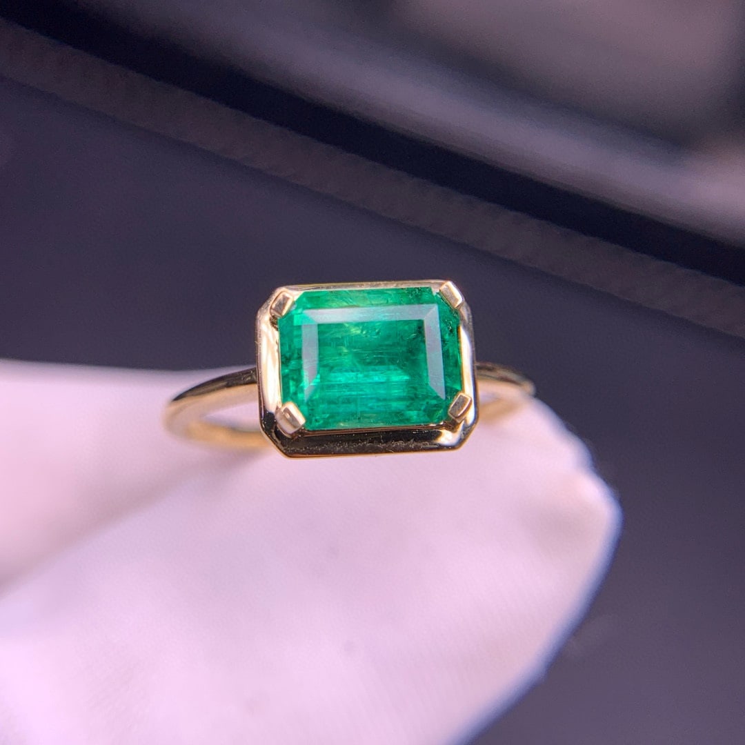 14k Gold 1.7 Ct Natural Emerald Ring (1 of 10)