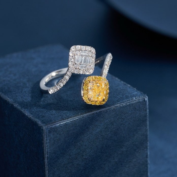 14K GOLD 0.94 CTW NATURAL YELLOW DIAMOND & DIAMOND RING (1 of 4)