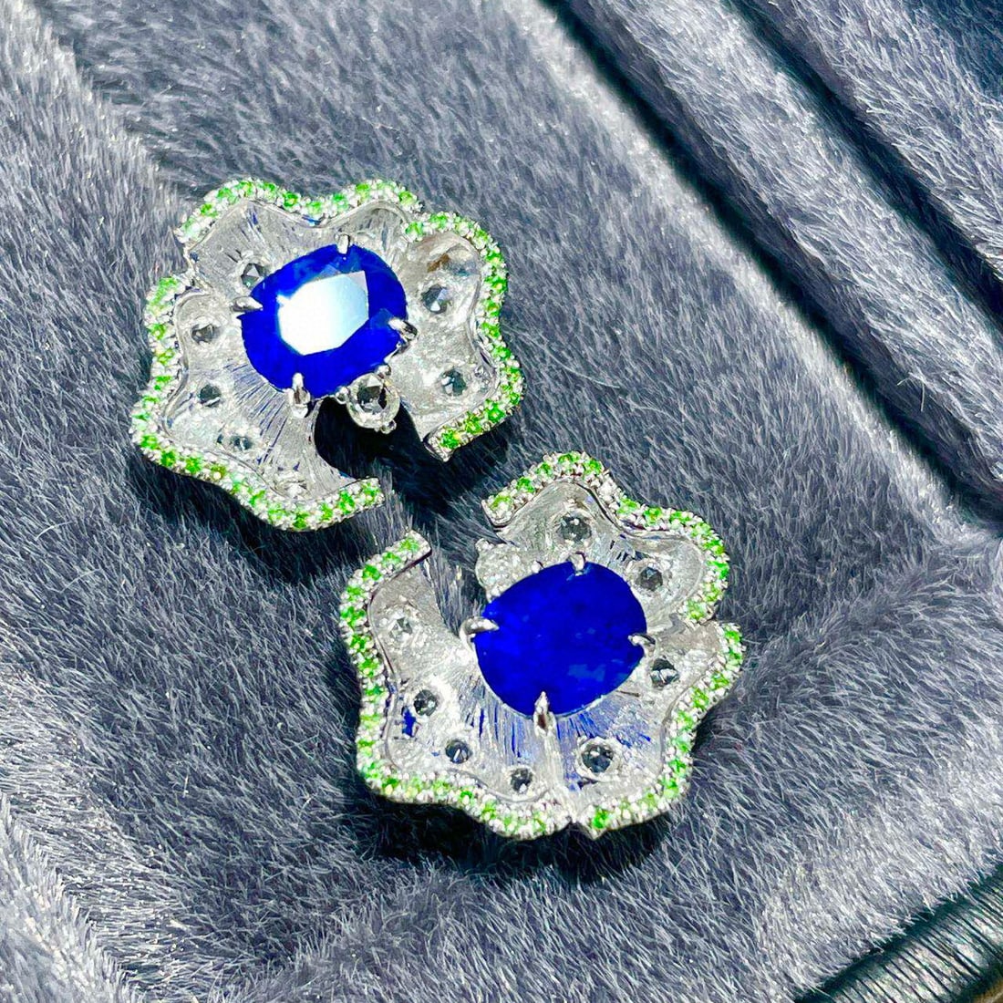 14K GOLD 1.90 CT NATURAL SAPPHIRE & TSAVORITE EARRINGS (1 of 7)