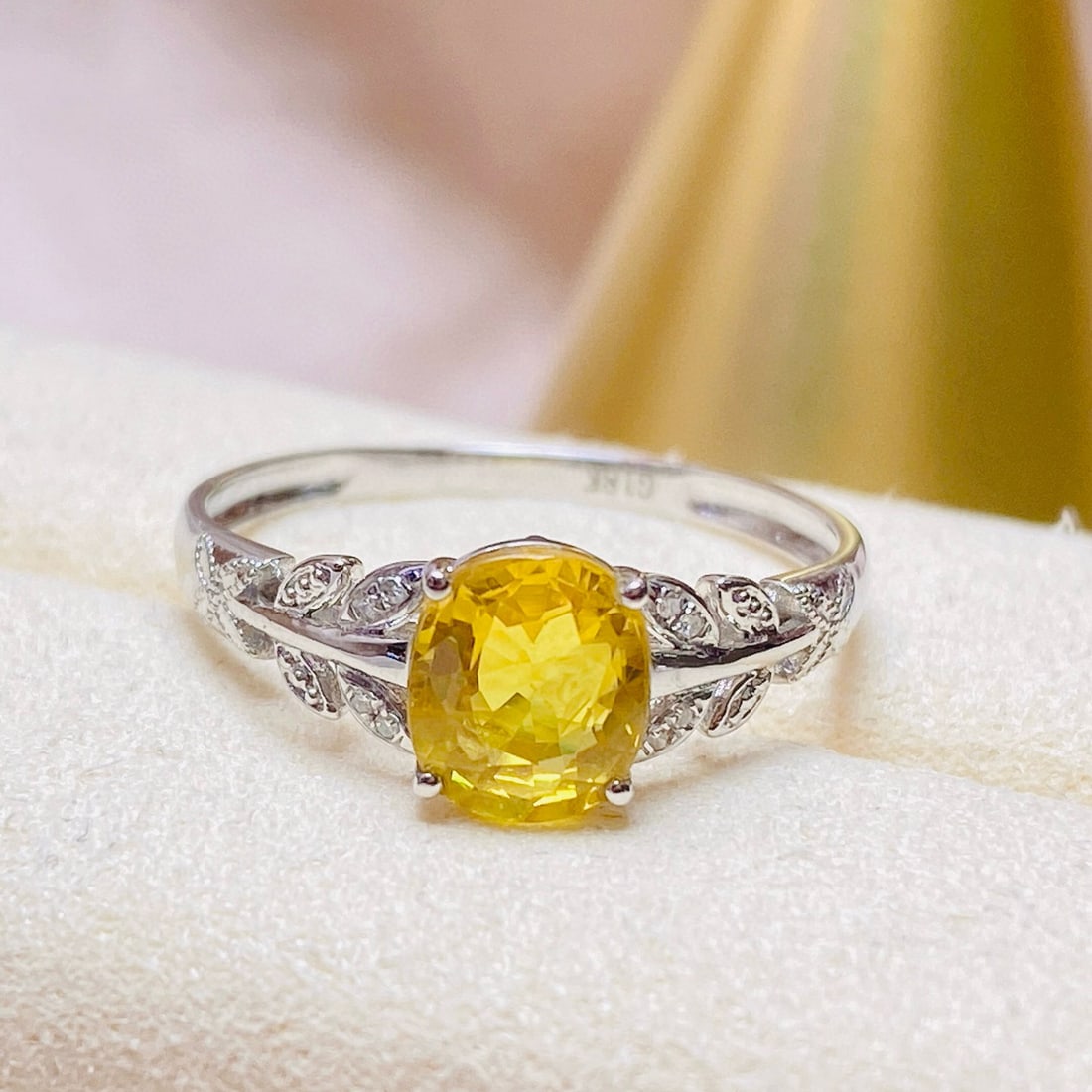 14K GOLD 1.82 CT NATURAL SAPPHIRE & DIAMOND RING: Ref:230886314 Gold Content:14K Gold Ring Size:7.25US Main Gemstone:Sapphire Shape:Oval Carat Weight:1.82ct Clarity Grade:VS-SI Color:Yellow Treatment:Natural Cut Grade:G Adjacent Gemstone 2 :