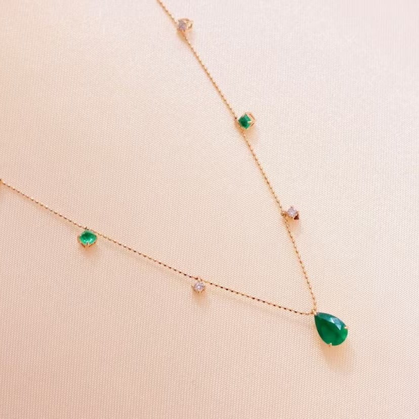 14k Gold 0.8 Ctw Vivid Green Natural Emerald & Diamond Necklace: Ref:230933072 // gold content:14k gold // main gemstone:emerald // shape:pear // carat weight:0. 7ct // color:vivid green // treatment:natural // // adjacent gemstone 2 : diamond // shape:round // car