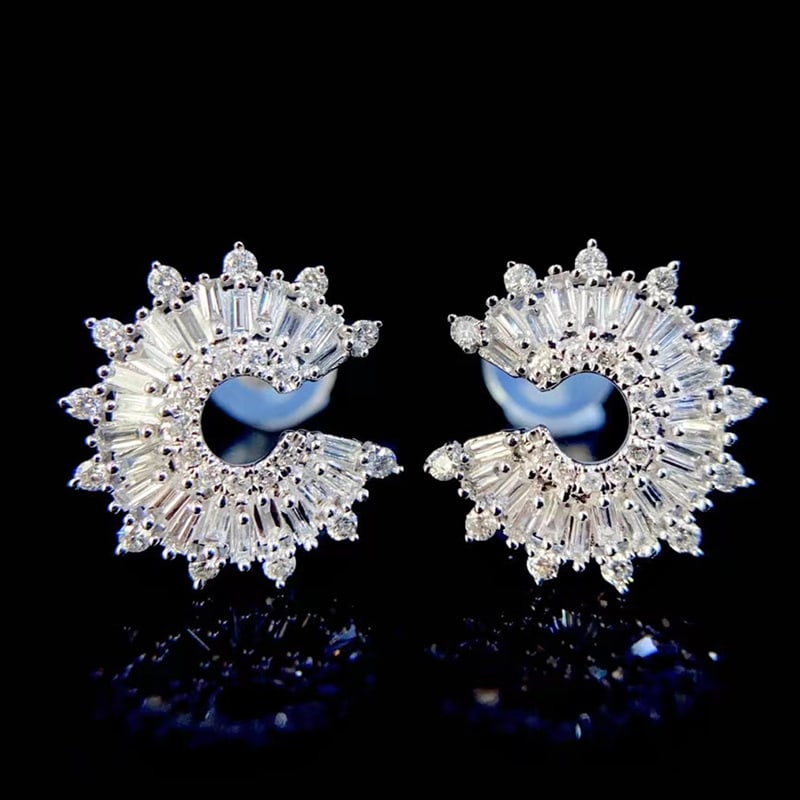 14k Gold 0.5 Ct Natural H Diamond Earrings: Ref:230947161 // gold content:14k gold // main gemstone:diamond // shape:multiply // carat weight:0. 5ct // clarity grade:vs-si // color:h // treatment:natural // Condition: New Low Estimate: 1800.00 