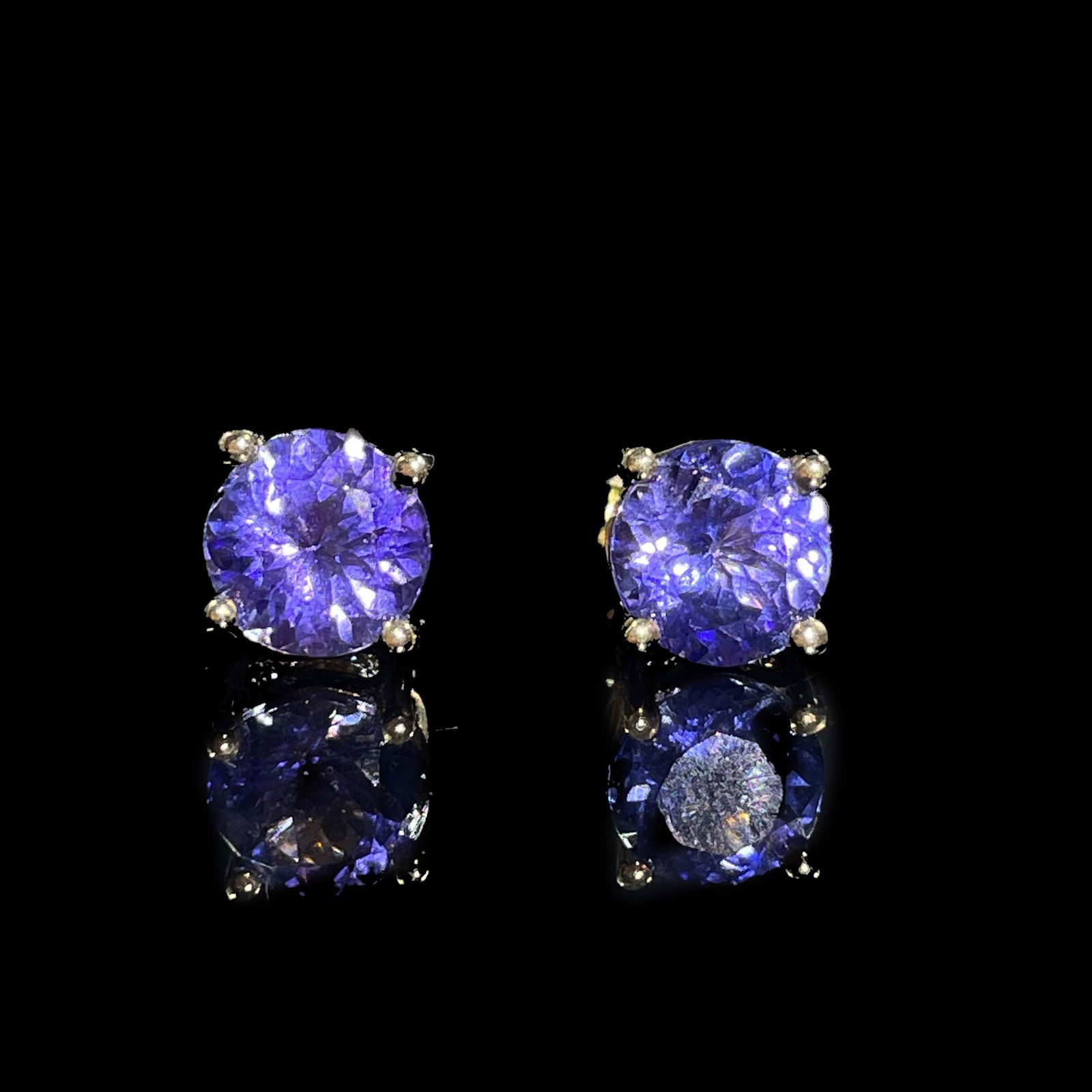 14k Gold 2.36 Ct Natural Tanzanite Earrings (1 of 5)